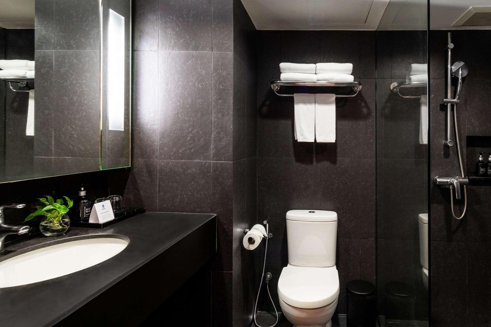 Best Western Sukhumvit 20 Бангкок Экстерьер фото