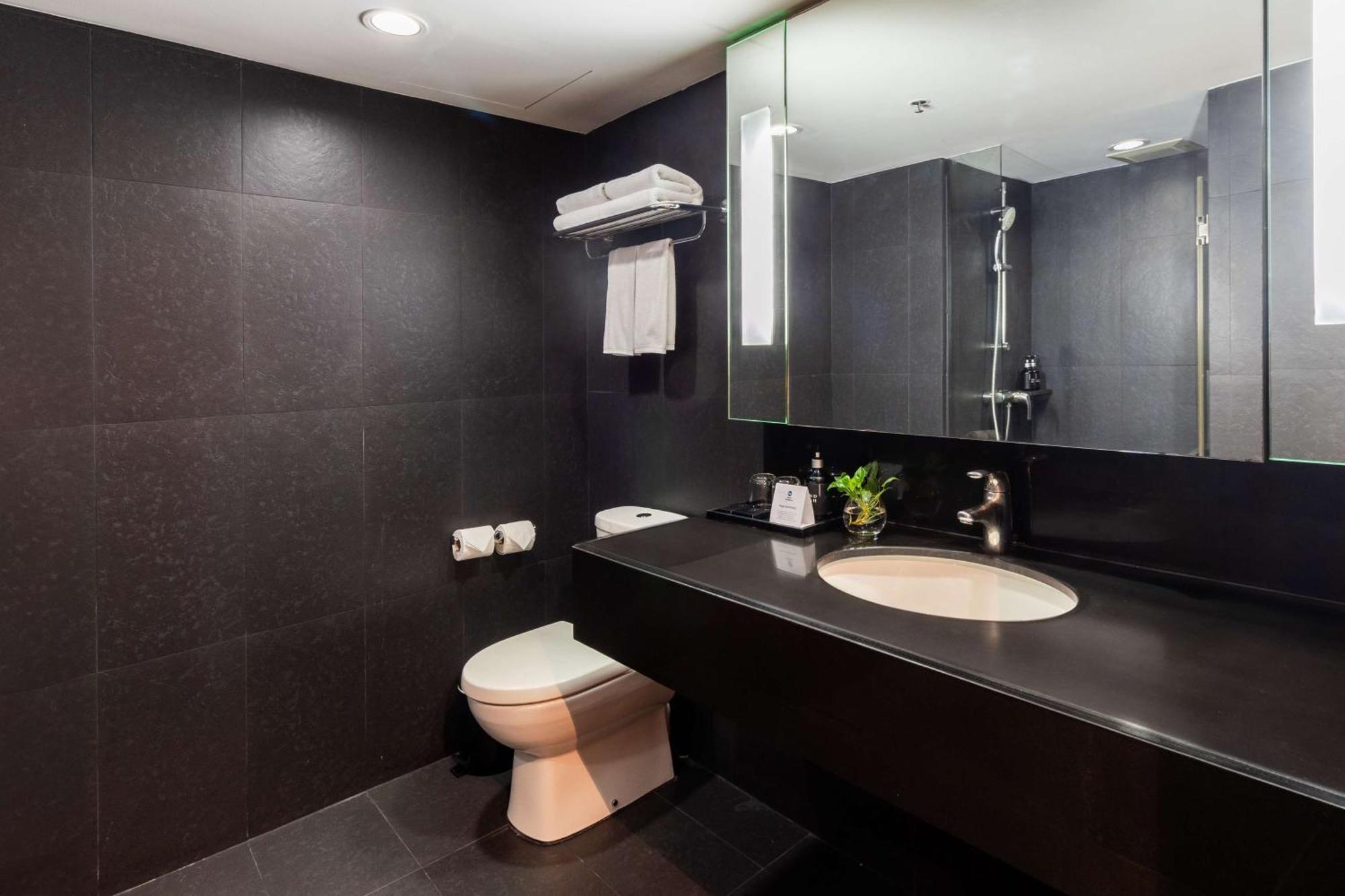 Best Western Sukhumvit 20 Бангкок Экстерьер фото