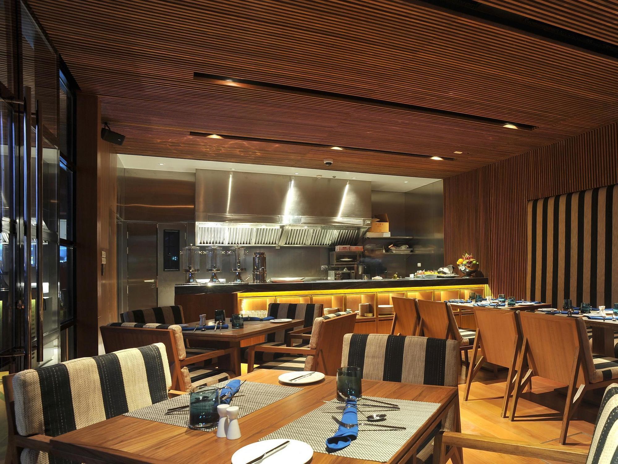 Best Western Sukhumvit 20 Бангкок Экстерьер фото